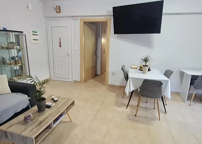 Annie\'S Apartment